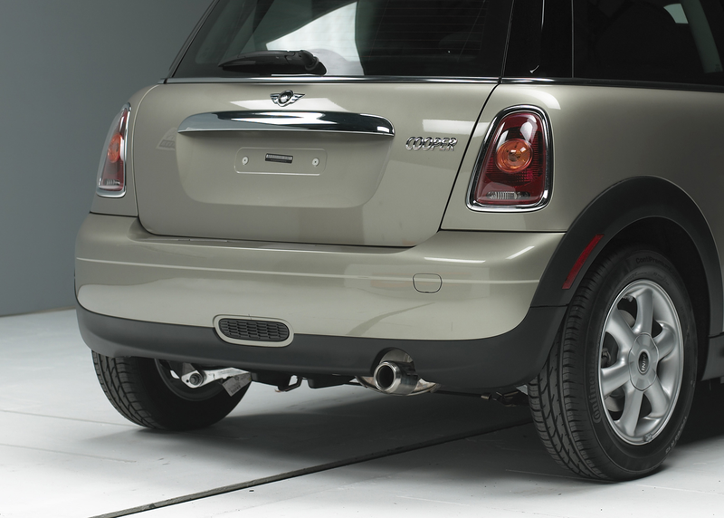 Illustration for article titled IIHS: Small Cars Are Big On Damage In Low-Speed Collisions